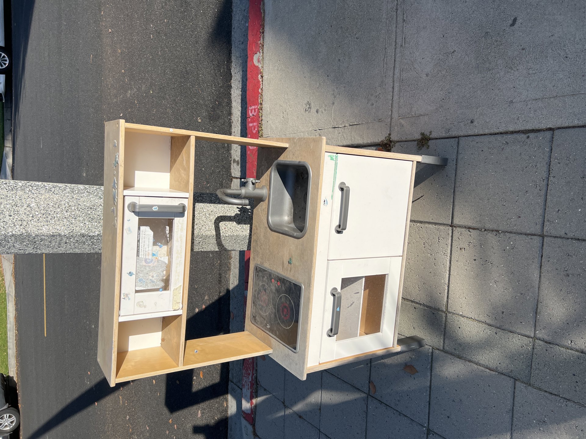 free mini kitchen furniture for curbside pickup